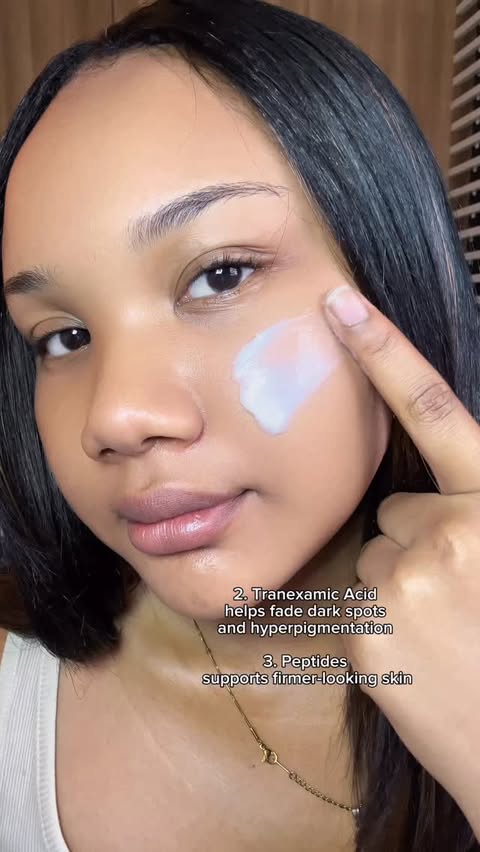 Instagram post by @bren.xwz for The Skin House. Caption reads: [...] trend in one moisturizer? ✨ The....