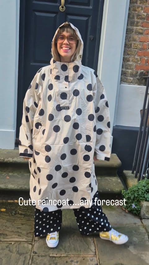 Instagram post by @girlwithbellsandwhistles for Vivi Mari. Caption reads: [...] and raining! Invest in better with....