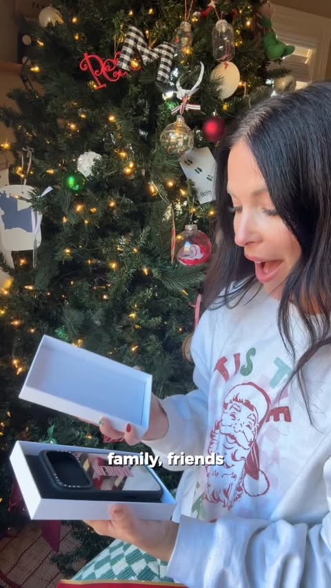 Instagram post by @kassiemoon for CASETiFY. Caption reads: [...] and actually useful.
Thanks @casetify 🎄....