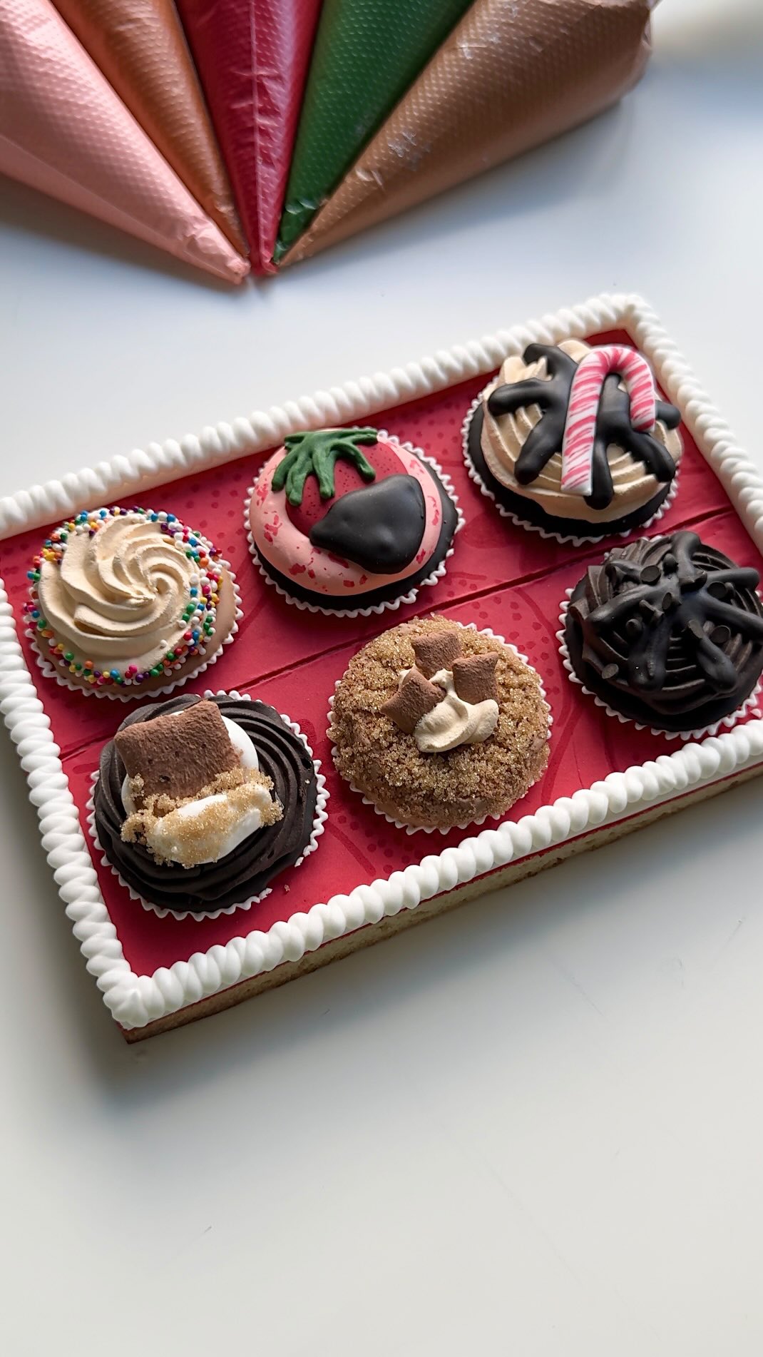 Instagram post by @lizziebakesco for Edible Arrangements®. Caption reads: Are these cupcakes… or cookies? 👀 I recreated....