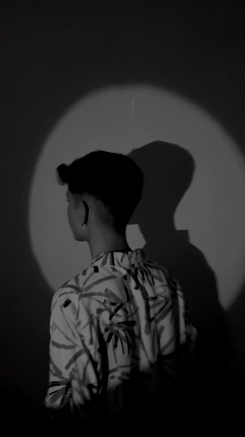 Instagram post by @elvisdelira for SOUNDPEATS. Caption reads: Elvis Delira para SoundPeats: um novo som para um....