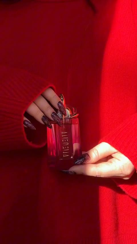 Instagram post by @katy_not_yeti for Mugler. Caption reads: #muglerfragrances #alienpulp [...].
