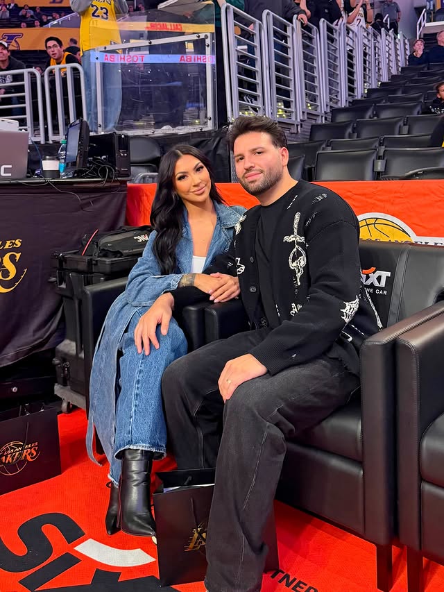 Instagram post by @evettexo for SIXT. Caption reads: [...] unforgettable Lakers experience with....