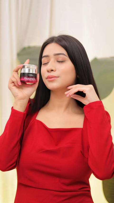 Instagram post by @kimmynagpal3 for Oshea Herbals. Caption reads: [...] the PhytoAge Age Reversal Crème by Oshea....