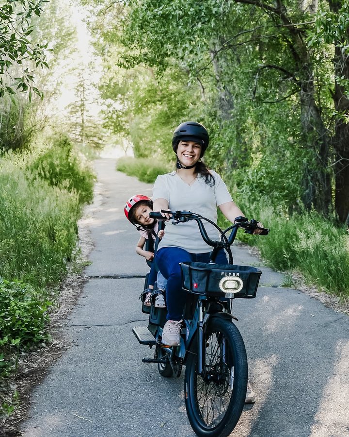 Instagram post by @kaca.vibes for Radio Flyer. Caption reads: [...] this amazing Via Pro Electric Bike by....
