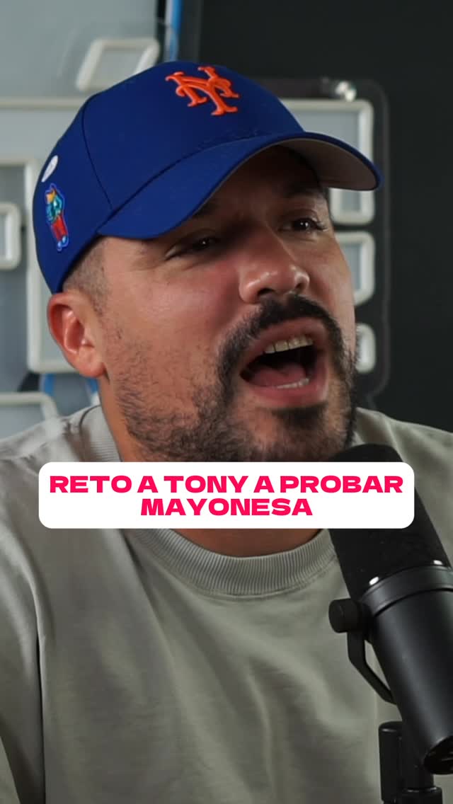 Instagram post by @donjuandelcampo for Hellmann's. Caption reads: 🛒👀 Cuando la ves en la góndola del supermercado....
