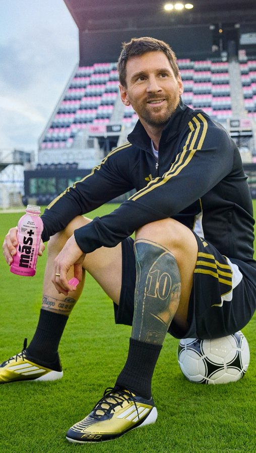 Instagram post by @josepdt11 for Más+ by Messi. Caption reads: Messi ha vuelto a Barcelona 😍 

❤️ @masbymessi....