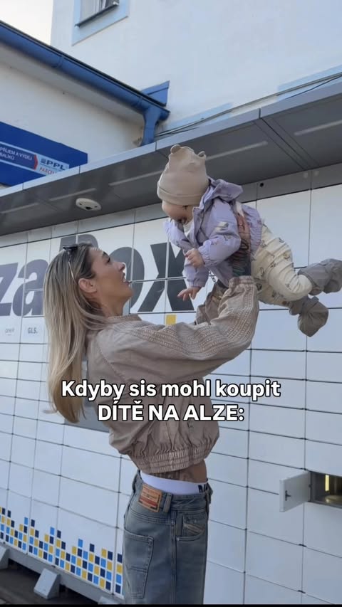 Instagram post by @kundosaki_ for Alza.cz / Alza.sk. Caption reads: Když už na Alze pořídíš úplně všechno😅 Dítě sice....