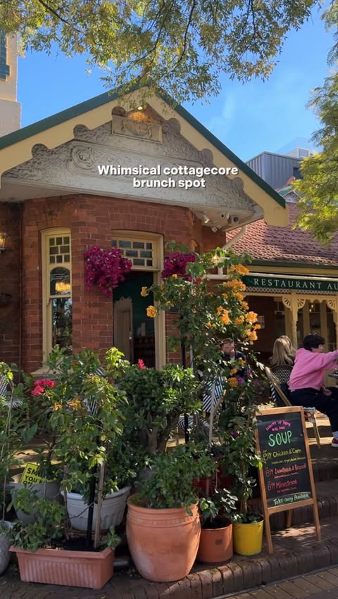 Instagram post by @lorraine.eats for FCBA Community. Caption reads: a sunny outdoorsy brunch, loved the salmon bagel....