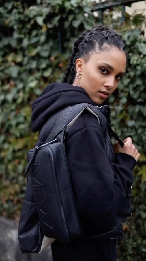 Instagram post by @nardos.kesete for MODELWERK. Caption reads: [...] with the new belt bag from @modelwerk 🖤
....