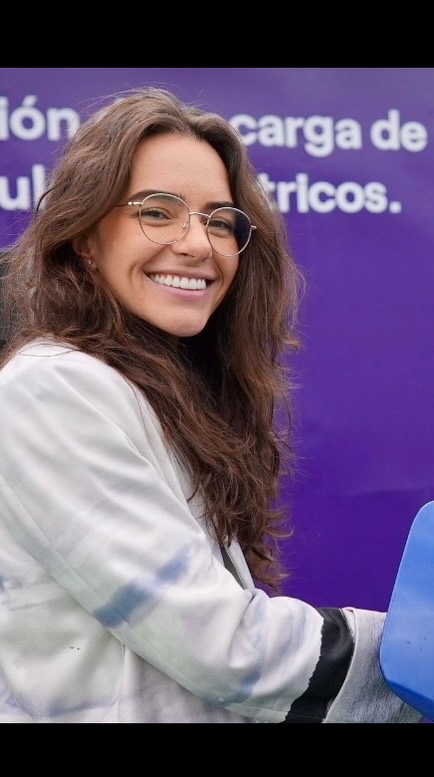 Instagram post by @sofigomezu for BMW Colombia. Caption reads: Descubre junto a @sofigomezu los beneficios de la....