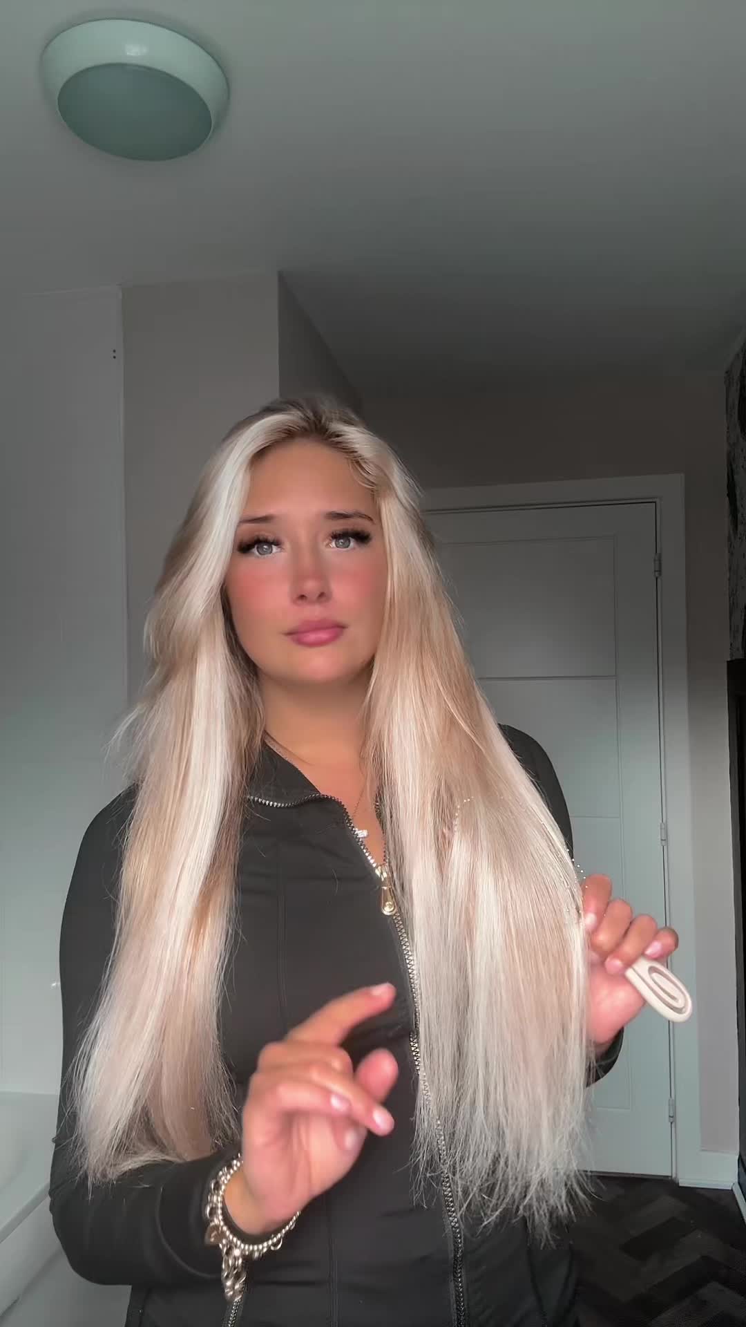 TikTok post by @ls_x777 for Moresoo Hair. Caption reads: #moresoohairextensions #hairextension [...].