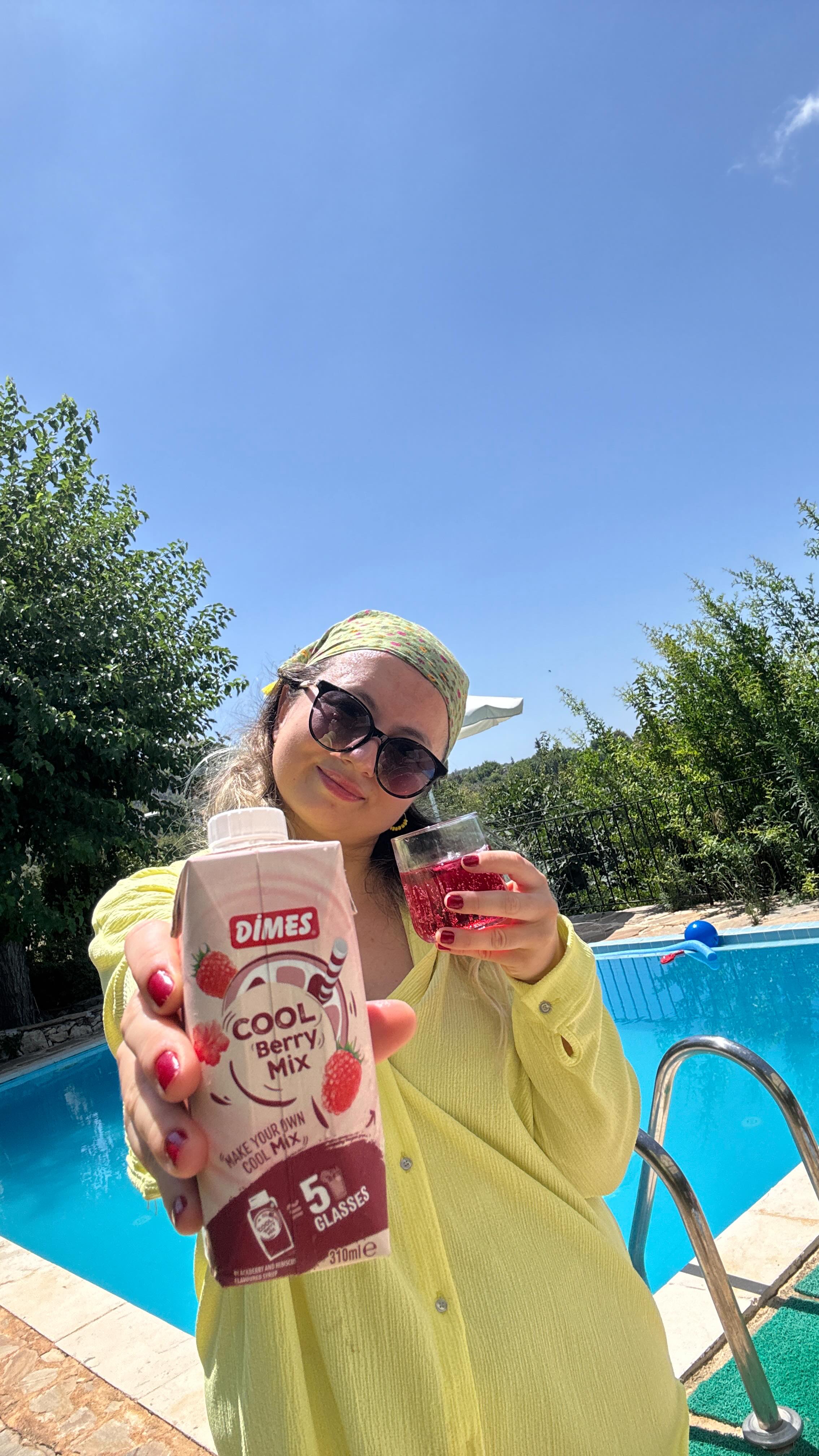 Instagram post by @cansucaablog_ for dimesclub. Caption reads: [...] 🍓🩷 . . . #VeryDeliciousBebeğim @dimesclub....