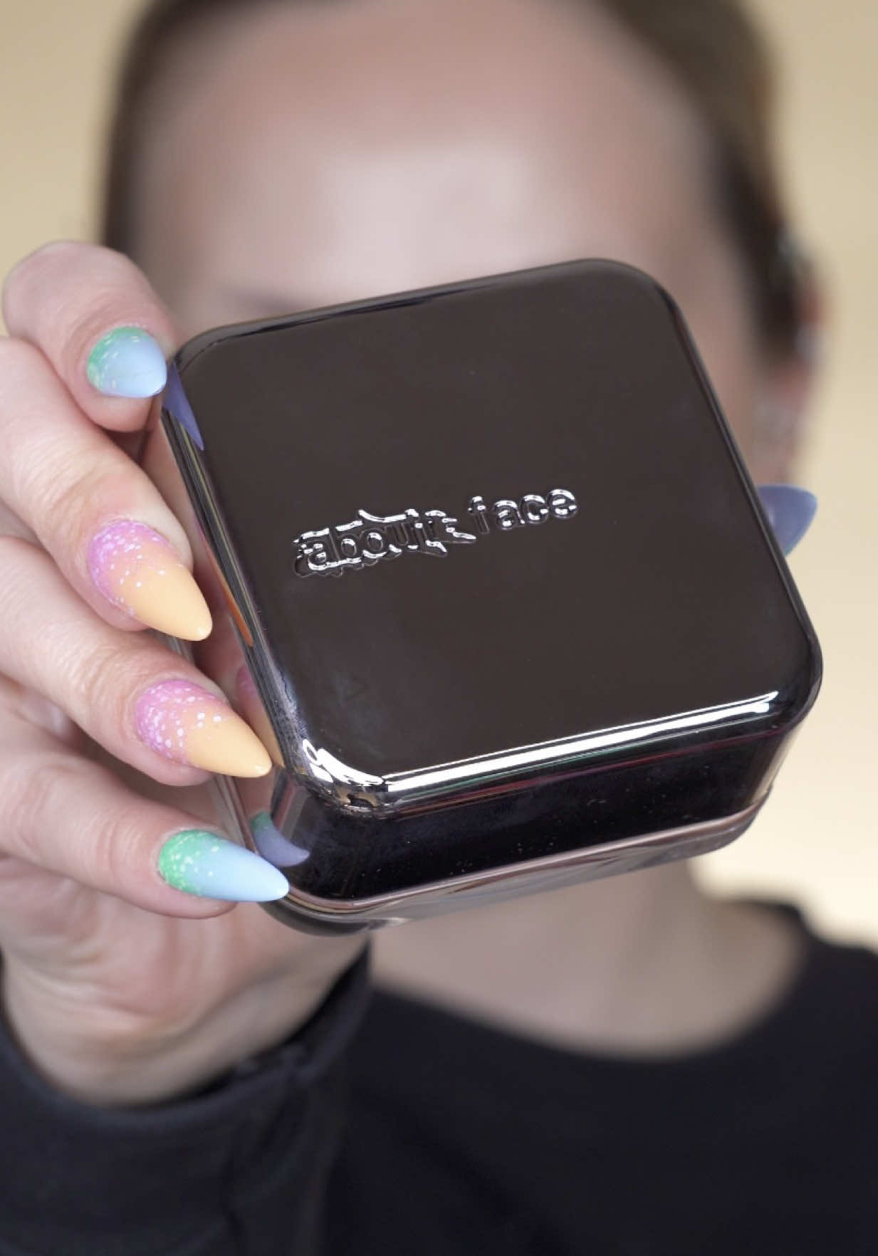 TikTok post by @marioncameleon for About-face Beauty. Caption reads: Super poudre @ABOUT FACES Produit offert #makeup....