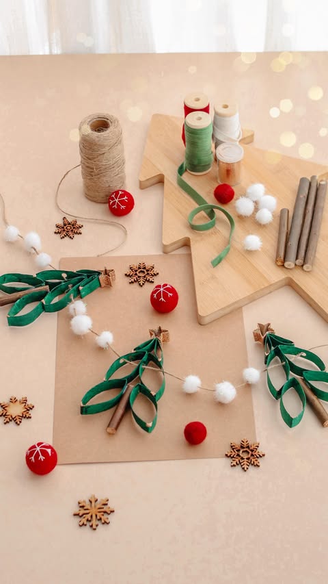 Instagram post by @mummy_and_my_three for Baker Ross. Caption reads: Christmas Craft Idea ✨🎅🏼 Recyled Cardboard Tube....