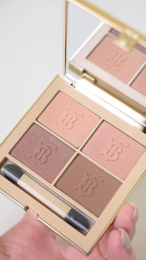 Instagram post by @yueh.07 for Burberry. Caption reads: @burberrybeauty #IconicHoney01 _ _ _ _ #burberry....