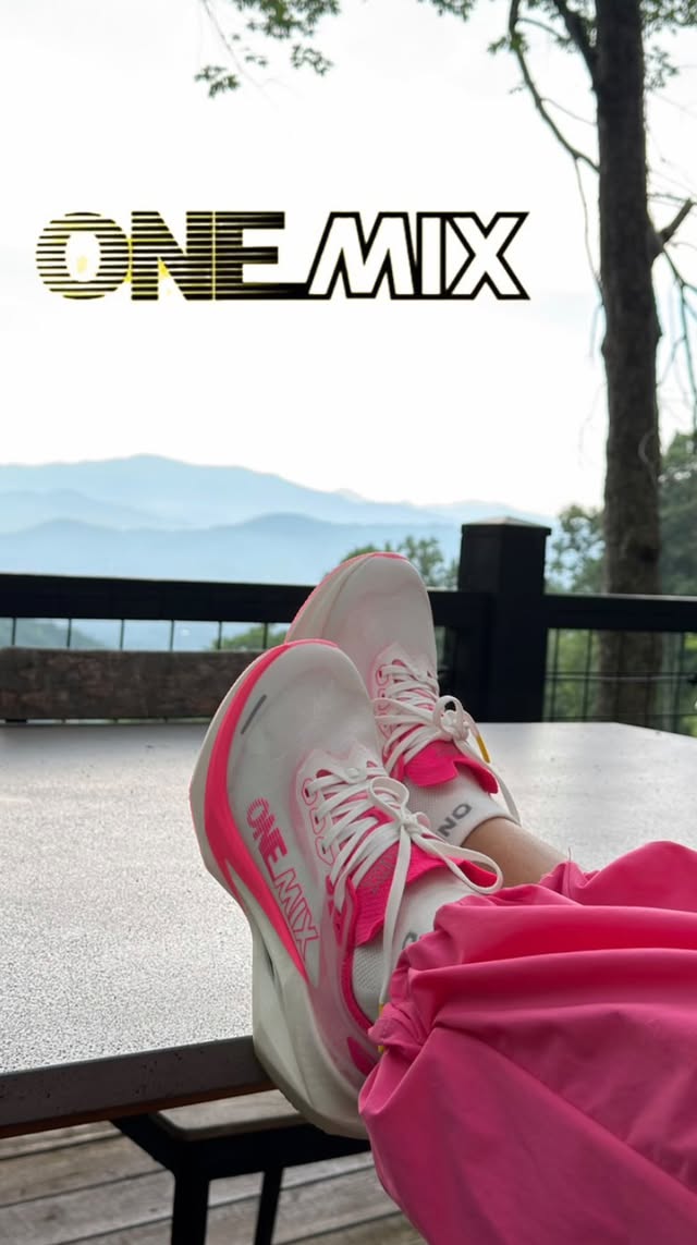 Instagram post by @moonpriyaa for Onemix. Caption reads: [...] these FlashAir Breeze sneakers from ONEMIX.....