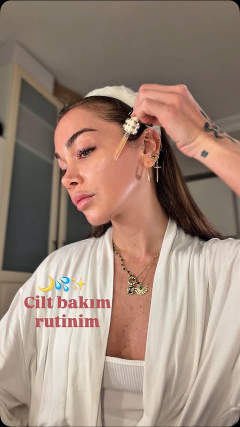 Instagram post by @mehvestecimer for Avène. Caption reads: [...] 🌙💦✨ #reklam 

Kullandığım ürünler:

1.....