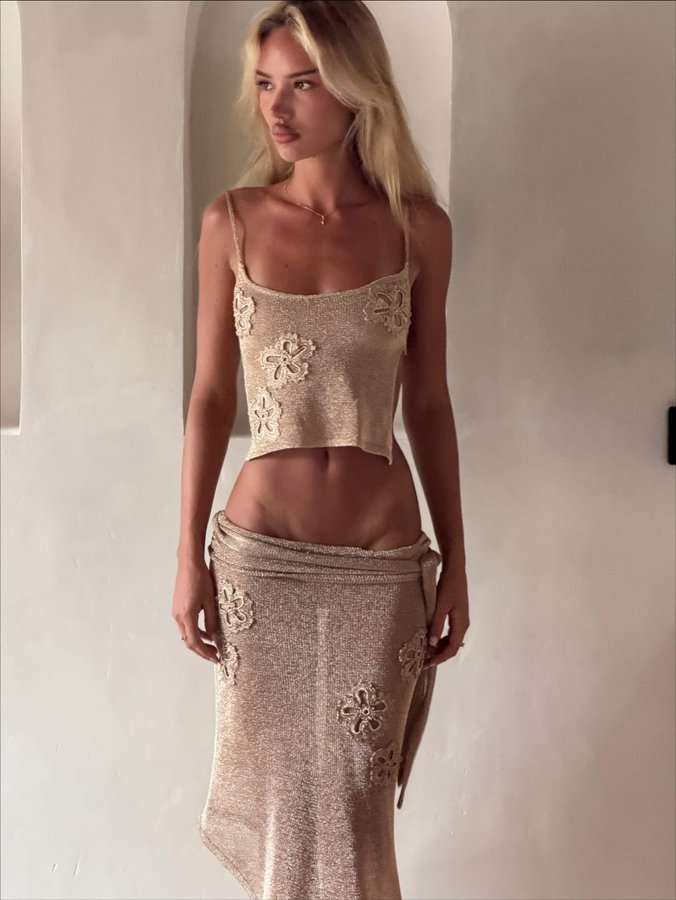 Instagram post by @hollyymueller for Tiger Mist. Caption reads: Secrets out.. @tigermist Black Friday is live.