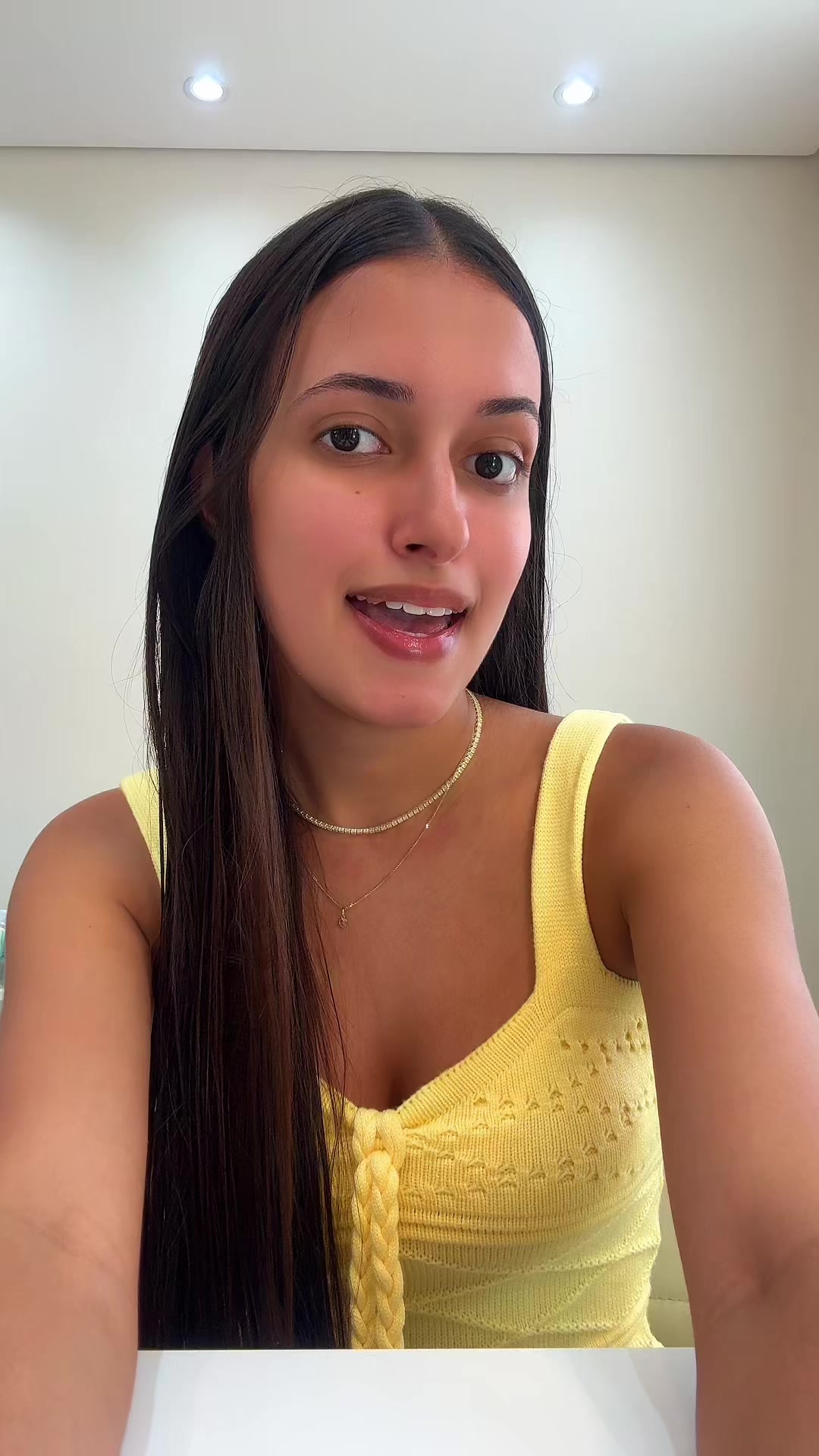 TikTok post by @juliafbrasil for Creamy Skincare. Caption reads: usem meu cupom 🏷️ CMJUBRASIL no site da @Creamy....