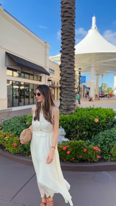 Instagram post by @theaydasdiary for Simple Retro. Caption reads: [...] Amara Suspender Tie Lysel Dress from....