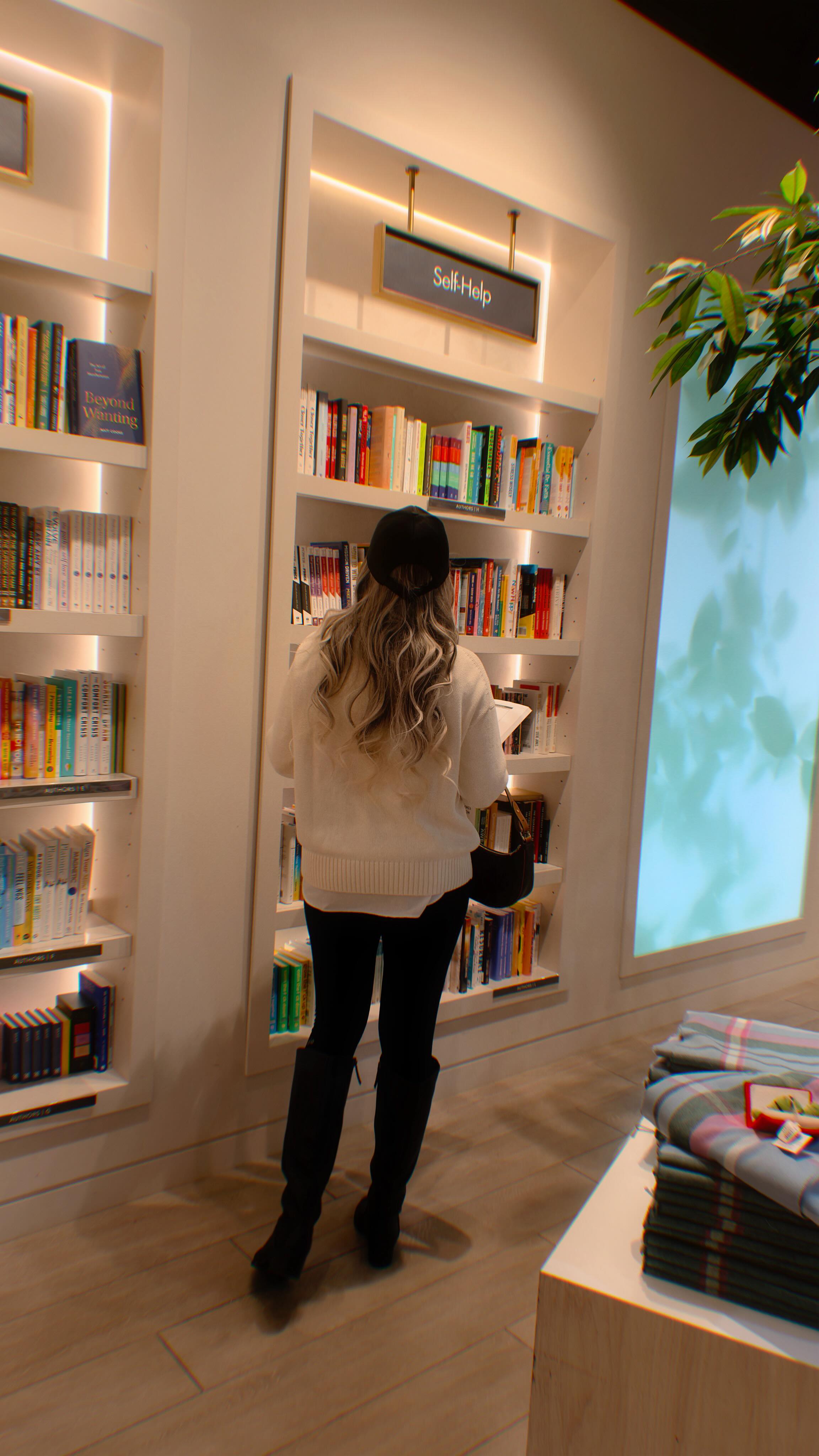 Instagram post by @sofiaa.miyy for Victoria's Secret. Caption reads: 🥥🤍💕.