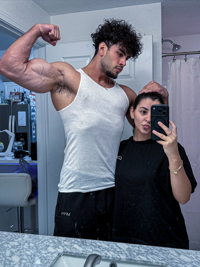 Instagram post by @denis_pshenichnyi for Prozis. Caption reads: Swipe To See The Original

@prozis Huge 50% site....