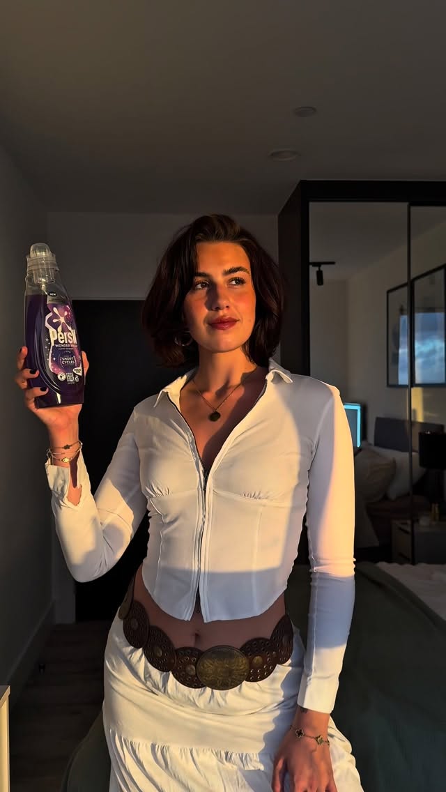 Instagram post by @avahirons for Cleanipedia. Caption reads: #AD The real date night was between me n @persiluk....