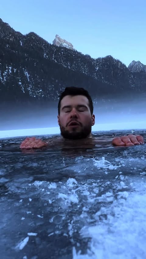 Instagram post by @kwiatkowski_oskar for Visa. Caption reads: [...] — The Countdown. #FISSnowboardAlpine....