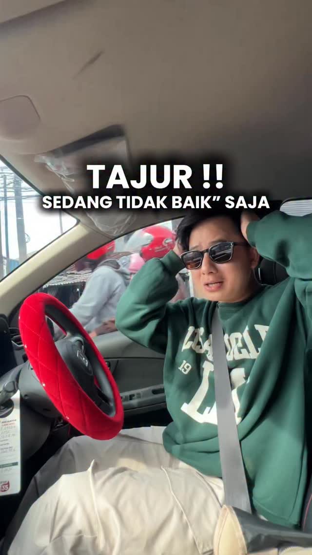 Instagram post by @lutviaziz14 for Gojek Indonesia. Caption reads: [...] nonton acara futsal @pialabyu dan....