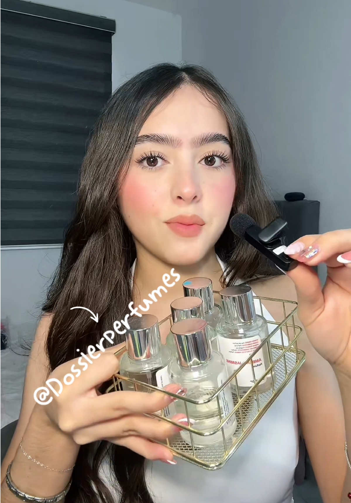 TikTok post by @l_____yeraldin for Dossier. Caption reads: Corran a aprovechar los grandes descuentos!! ⭐️....