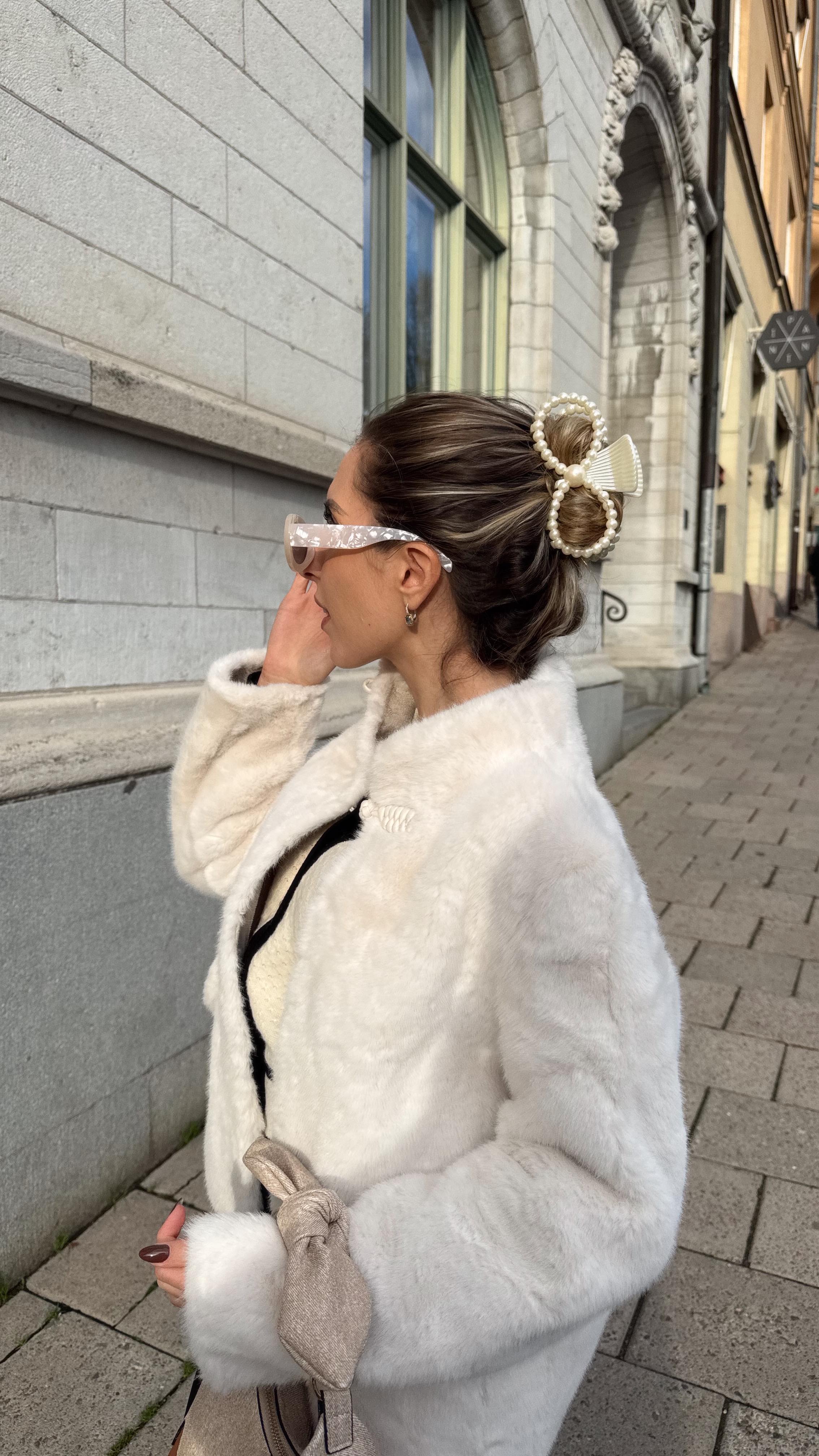 Instagram post by @trisiaa for Goelia. Caption reads: ✨ which look? 1 or 2? 
Autumn with....