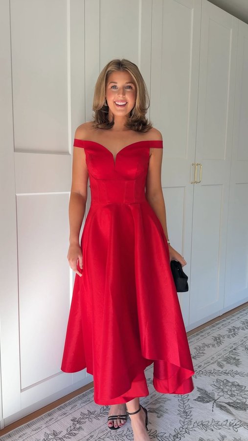 Instagram post by @louisemontgomeryblog for White House Black Market. Caption reads: Holiday outfit ideas I’d wear to…❤️🥂#WHBMPartner....