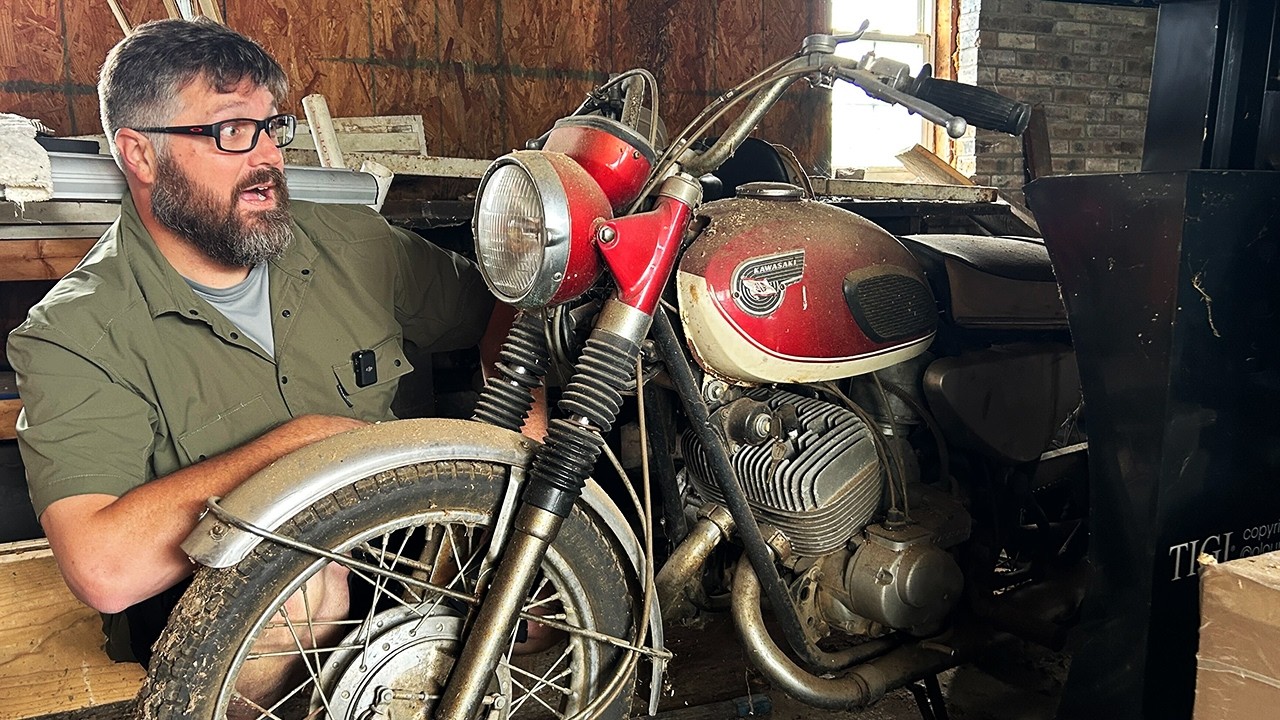YouTube post by @The_Bearded_Mechanic for Fanttik. Caption reads: Can I Get This Seized and Forgotten Samurai Bike....