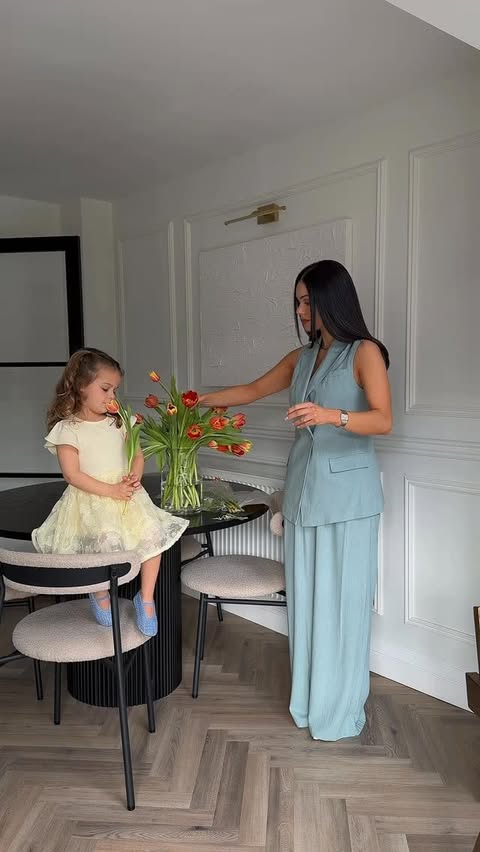 Instagram post by @lauren_bakewell for Peacocks. Caption reads: [...] us for easter brunch 🐰🧺🥐🌷 wearing....