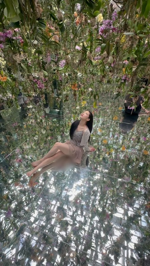 Instagram post by @kassieyeung for teamLab Planets TOKYO. Caption reads: Had the best weekend at TeamLab Planets, I had the....