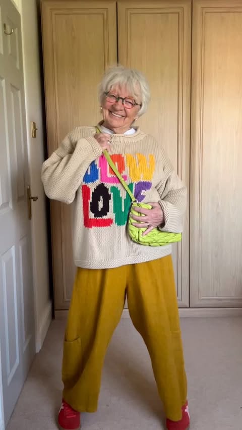 Instagram post by @vivthecarer for FitFlop. Caption reads: [...] outfit today. Featuring the fabulous....