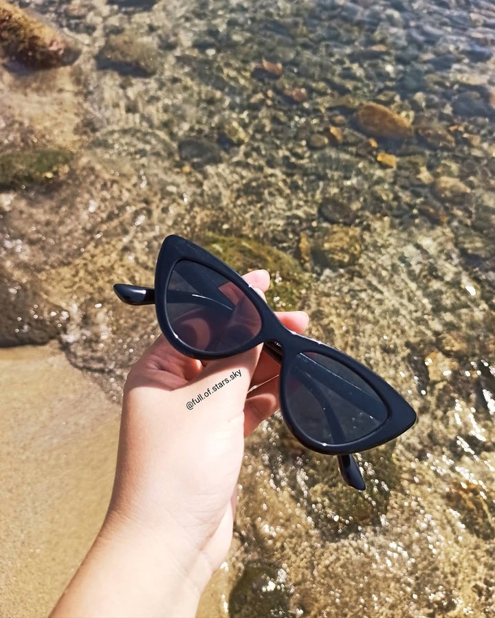 Instagram post by @full.of.stars.sky for Cyxus. Caption reads: ☀️ my new Vintage Eyeglasses from @cyxusofficial....