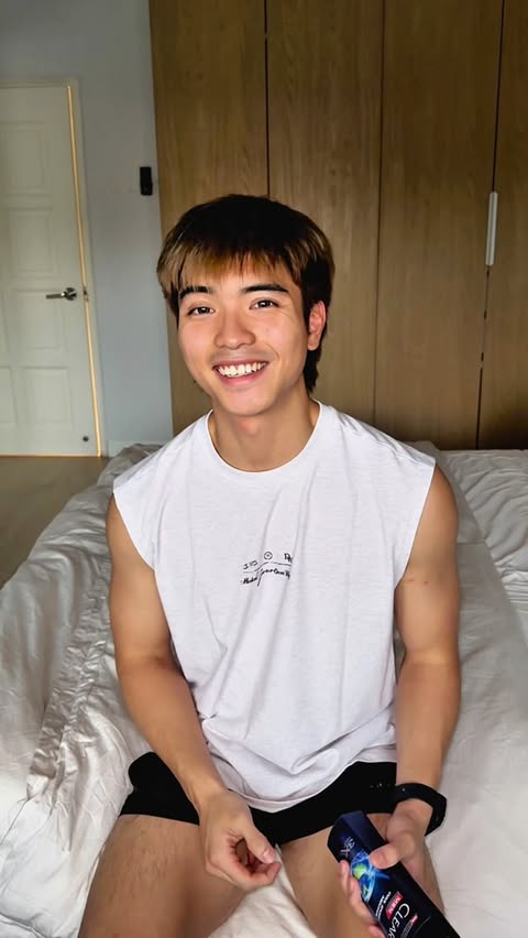 Instagram post by @kingsley_thong for Clear Scalp & Hair. Caption reads: When your girlfriend decides to be you for a day…....