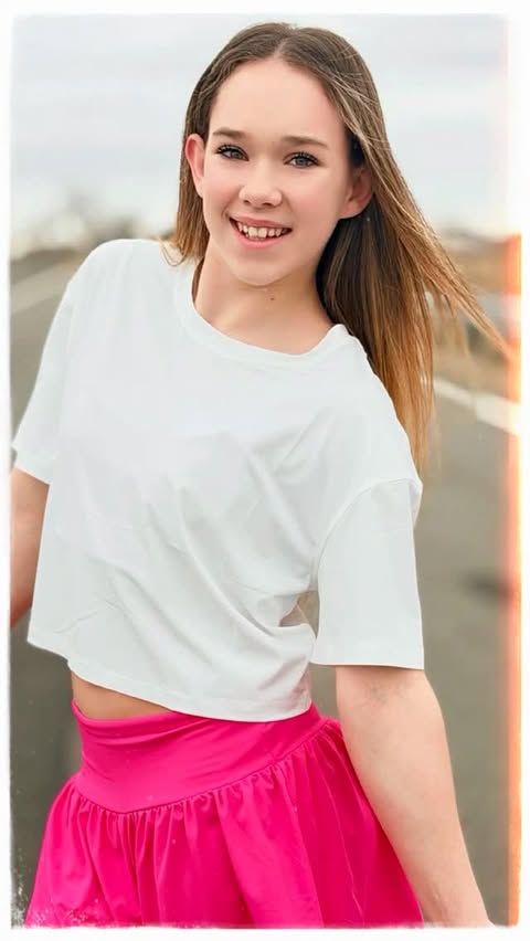 Instagram post by @gymnast.larah for Stelle Apparel. Caption reads: [...] to save big at checkout 🛒🛍️ #stelleapparel....