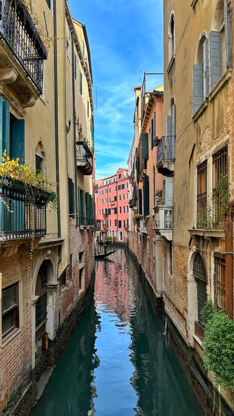 Instagram post by @holidaywith_mel for Wowcher. Caption reads: [...] ⁣ AD Would you take a risk and book a....