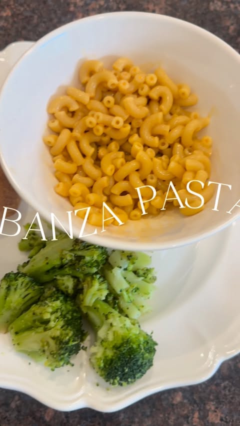 Instagram post by @somethingprettytaylor for Banza. Caption reads: A mom win in my book because @eatbanza just....