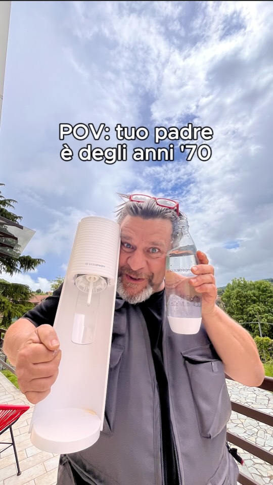 Instagram post by @dadaemarcolino for SodaStream. Caption reads: Non fate come Dada, bevete durante il giorno …....