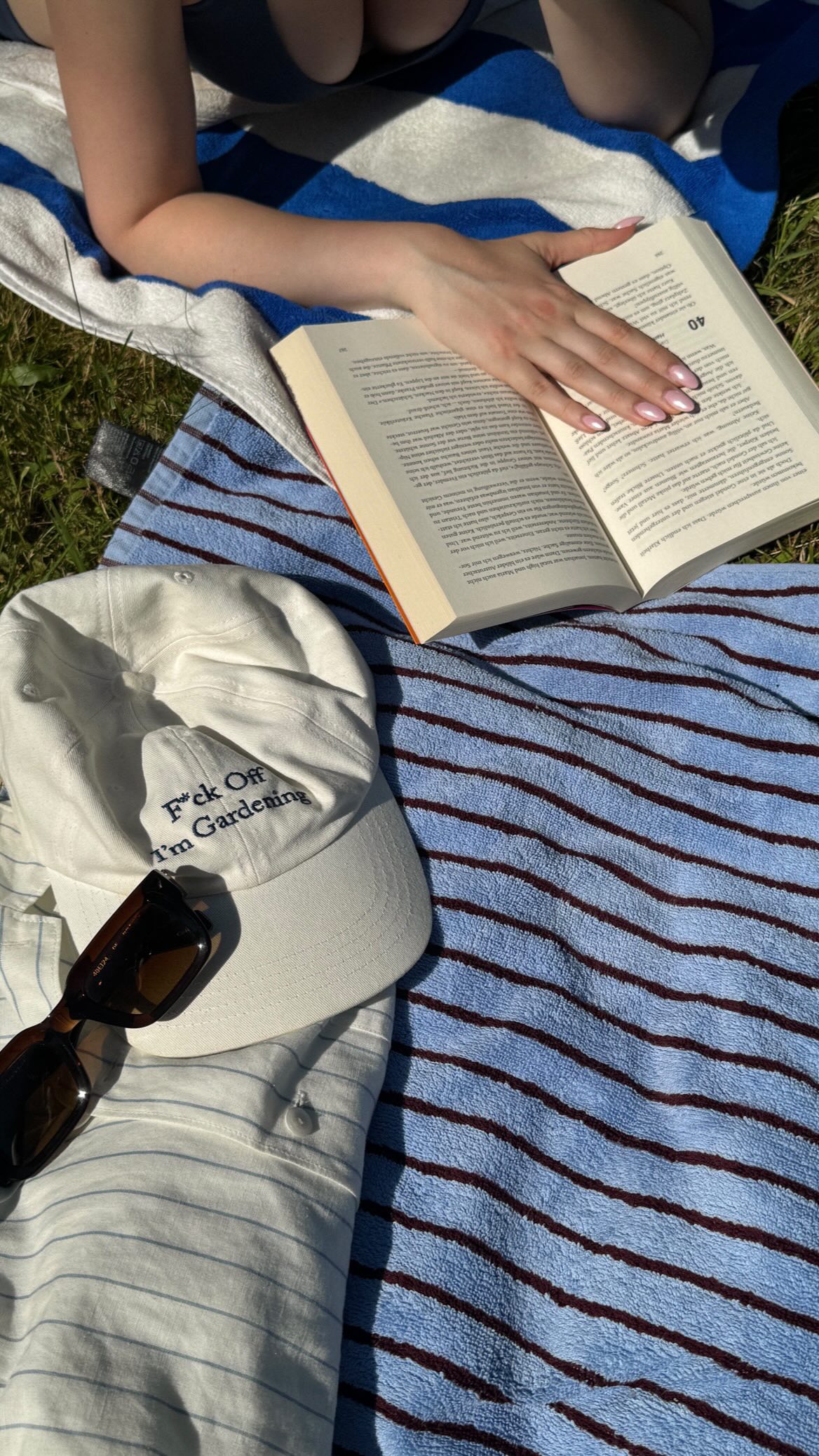 Instagram post by @mr.upperhand for PANGAIA. Caption reads: Outfit Rotation für den Urlaub 🫶
[Werbung]....