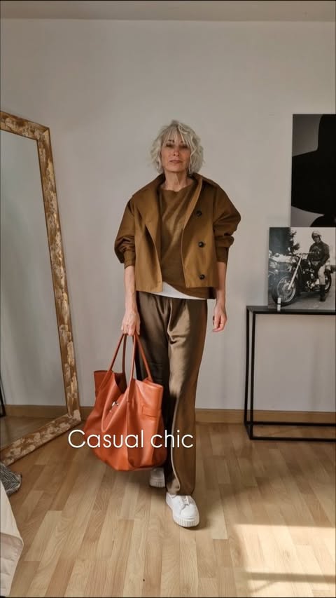 Instagram post by @co_ri_nn for Intimissimi. Caption reads: [...] Wohlfühloutfit. Pants @cosstores Top....