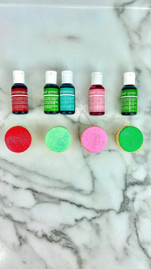 Instagram post by @erin.cakesandcupcakes for Chefmaster. Caption reads: ❤️🩵 Holiday color scheme inspiration with....