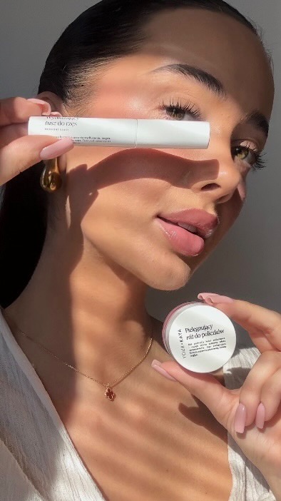 Instagram post by @aleksandrasosfa for Your KAYA. Caption reads: soft summer look 🌸☁️🎀

Pogoda nas ostatnio....