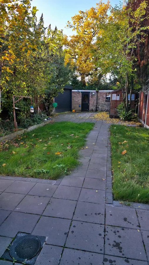 Instagram post by @the.gardenbutler for Screwfix. Caption reads: Get access to early screwfix Black Friday deals....