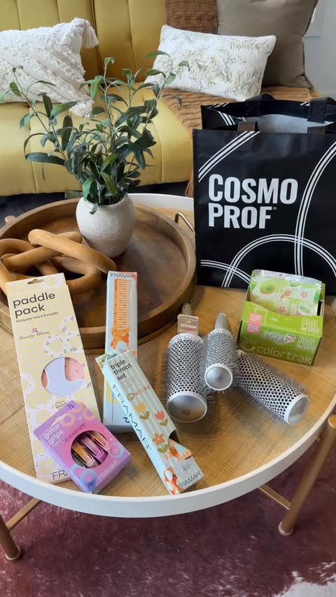 Instagram post by @lift_lob_love for Framar. Caption reads: [...] all my essential tools from @framar My go to....