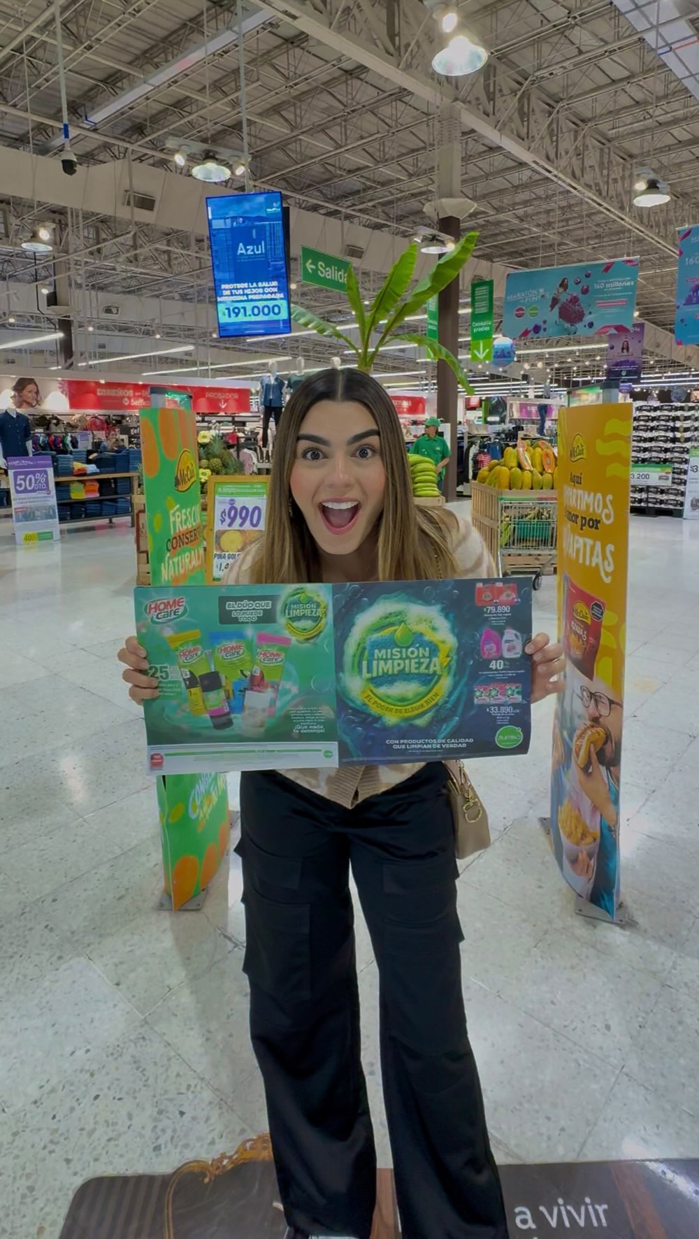Instagram post by @luciaaldana for Y Tiendas Jumbo. Caption reads: ✨Confirmado: una se convierte oficialmente en....